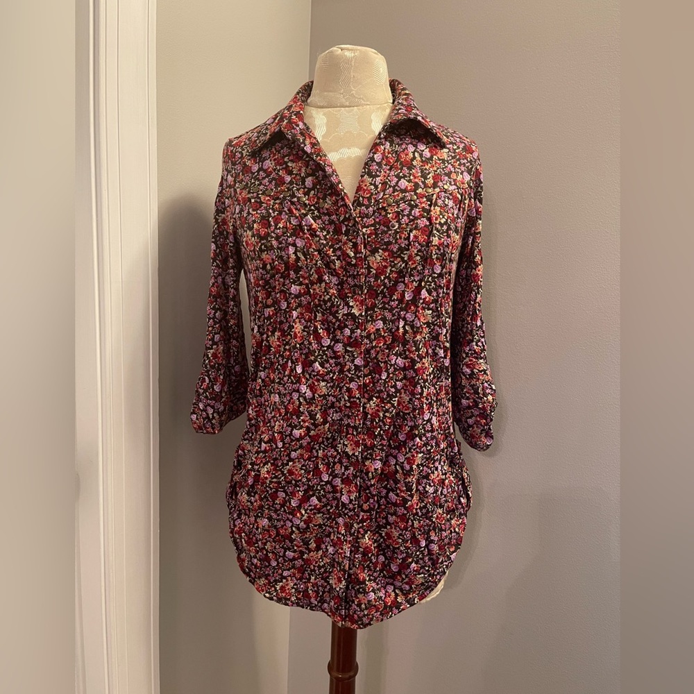 American Rag Blouse size Medium. Smoke free.